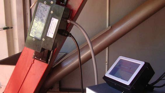 La tecnología desarrollada por la empresa argentina Tecnocientífica se adapta a cualquier cosechadora (Inta Manfredi).