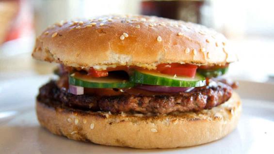 Hamburguesa artificial. Un alimento salido del laboratorio está entre los ejemplos que se citan sobre los desafíos futuros en el agro. Hamburguesa artificial. Un alimento salido del laboratorio está entre los ejemplos que se citan sobre los desafíos futuros en el agro.