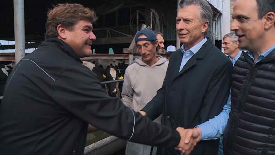 MACRI. Visitó un tambo de Venado Tuerto y se reunió con productores. (Presidencia de la Nación) MACRI. Visitó un tambo de Venado Tuerto y se reunió con productores. (Presidencia de la Nación)