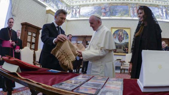 ENCUENTRO. Macri visitó al Papa en El Vaticano (Télam).