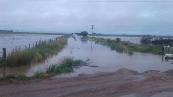 Camino rural afectado por las ultimas lluvias en Pozo del Molle (Fernando Cuadrado)