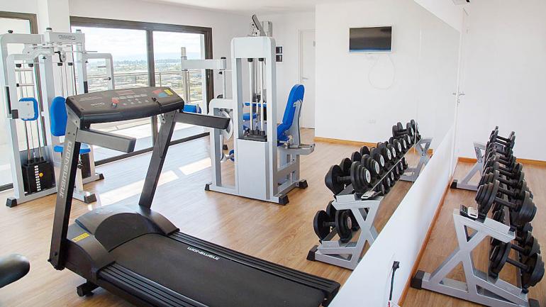 Gimnasio de entorno agradable con aparatos de última generación. (Grupo Edisur) Gimnasio de entorno agradable con aparatos de última generación. (Grupo Edisur)
