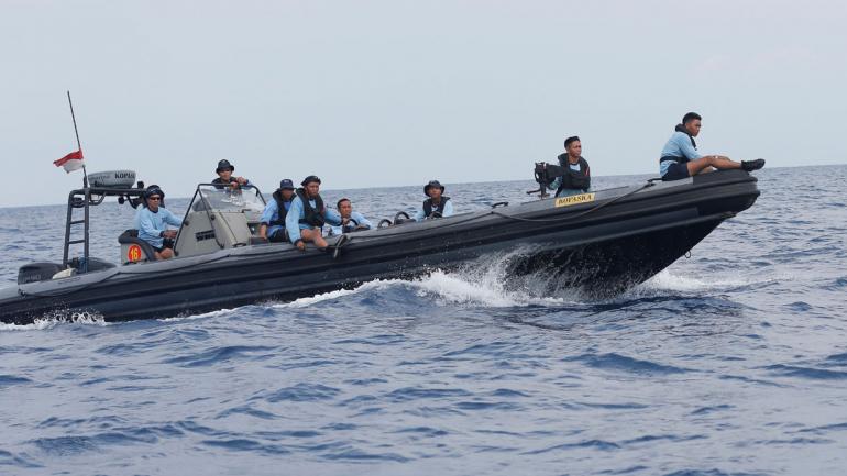 OPERACIÓN. De búsqueda de las víctimas del avión Lion Air que se estrelló (AP).