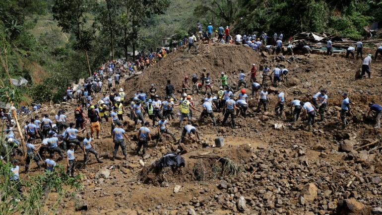 El paso del tifón Mangkhut dejó decenas de muertos y destrozos en Filipinas (AP).