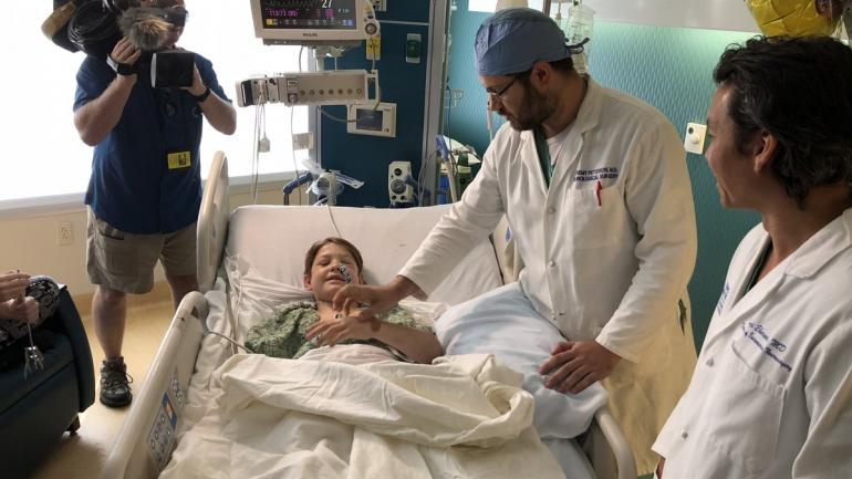 Niño sobrevive luego que brocheta de carne le atravesó la cabeza Niño sobrevive luego que brocheta de carne le atravesó la cabeza