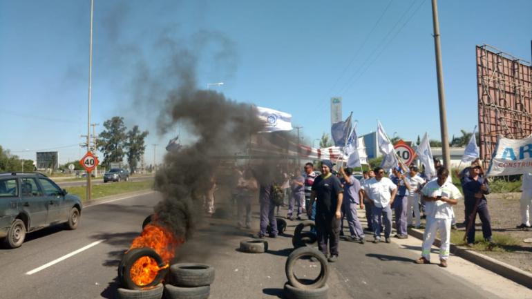 PROTESTA. El gremio reclama aumento del 15 por ciento. (La Voz / Pedro Castillo)