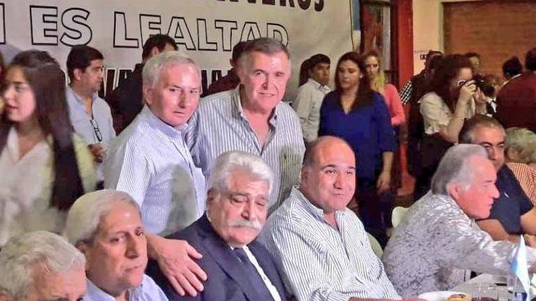 Jorge Asís junto al gobernador Manzur y Luis Barrionuevo (Twitter). Jorge Asís junto al gobernador Manzur y Luis Barrionuevo (Twitter).
