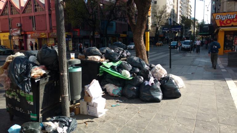 BASURA ACUMULADA. En el Centro de Córdoba (Pedro Castillo).