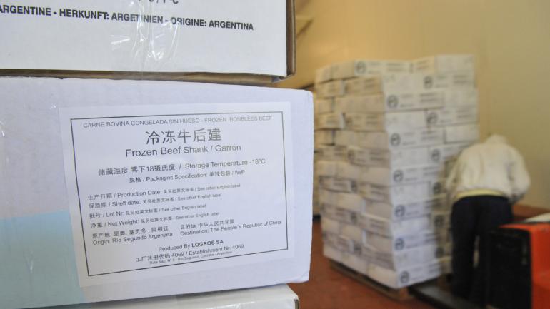  ASIEN. A box written in Chinese, with cuts that are sent to this market from the Achievements refrigerator, in Rio Segundo. (LA VOZ / File) 