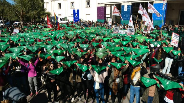 Cómo sigue la discusión tras la media sanción — Aborto legal