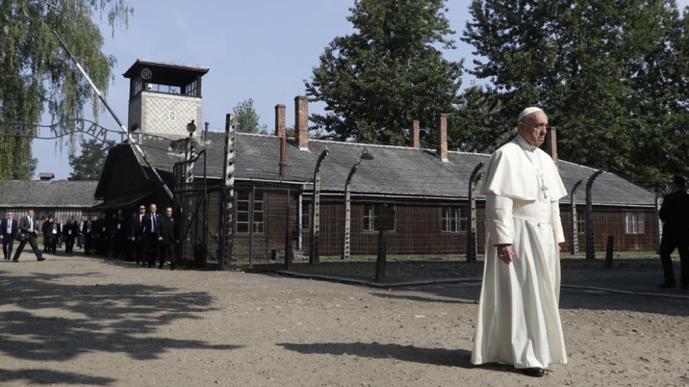 El Papa visitó los campos de concentración de Auschwitz y Birkenau